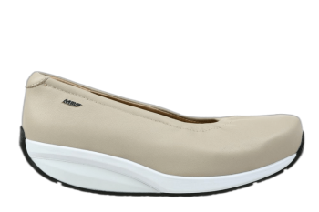 WOMEN\'S MBT HARPER TAN FLATS
